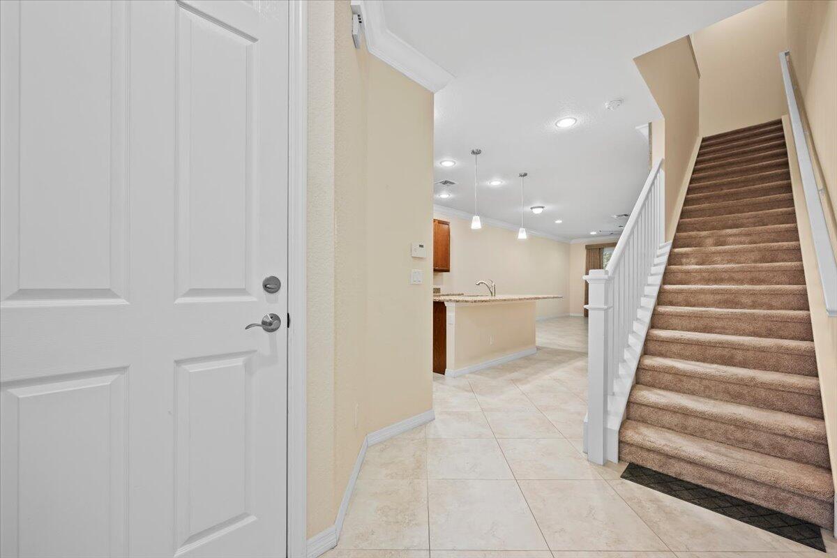 535 SW Glen Crest Way
