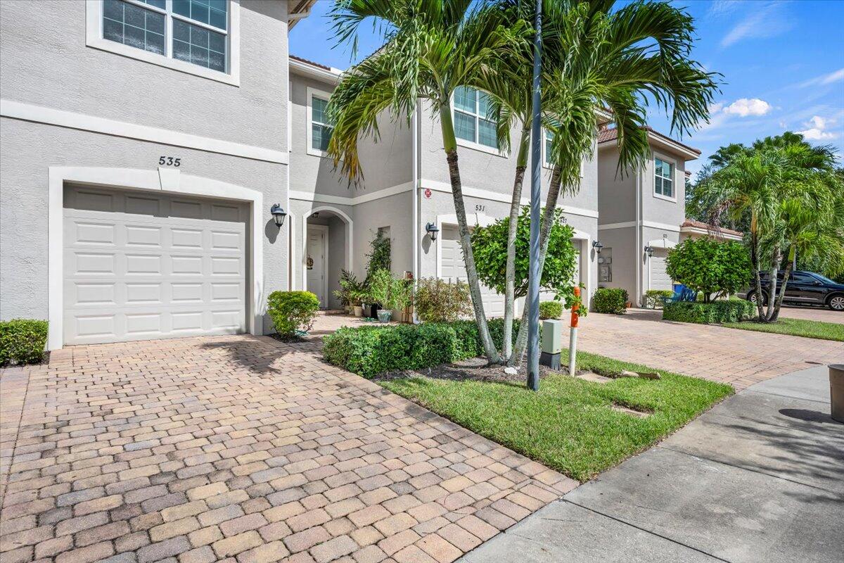 535 SW Glen Crest Way