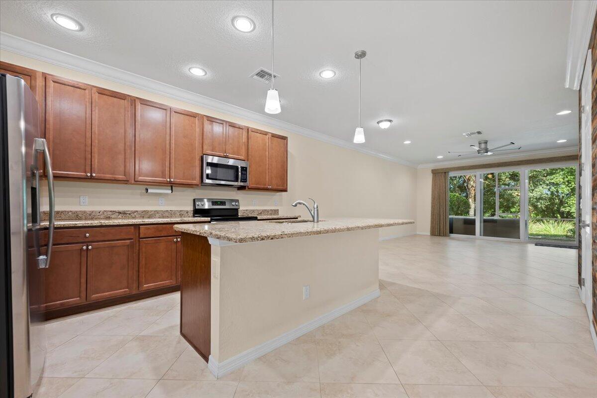 535 SW Glen Crest Way