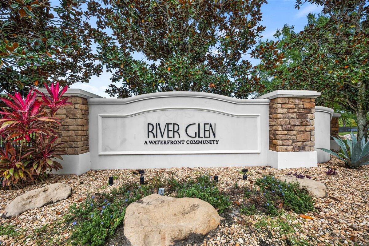 535 SW Glen Crest Way