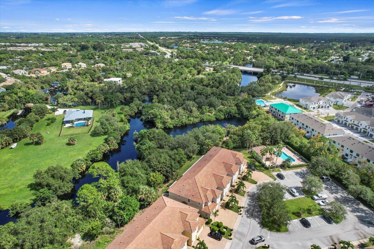 535 SW Glen Crest Way