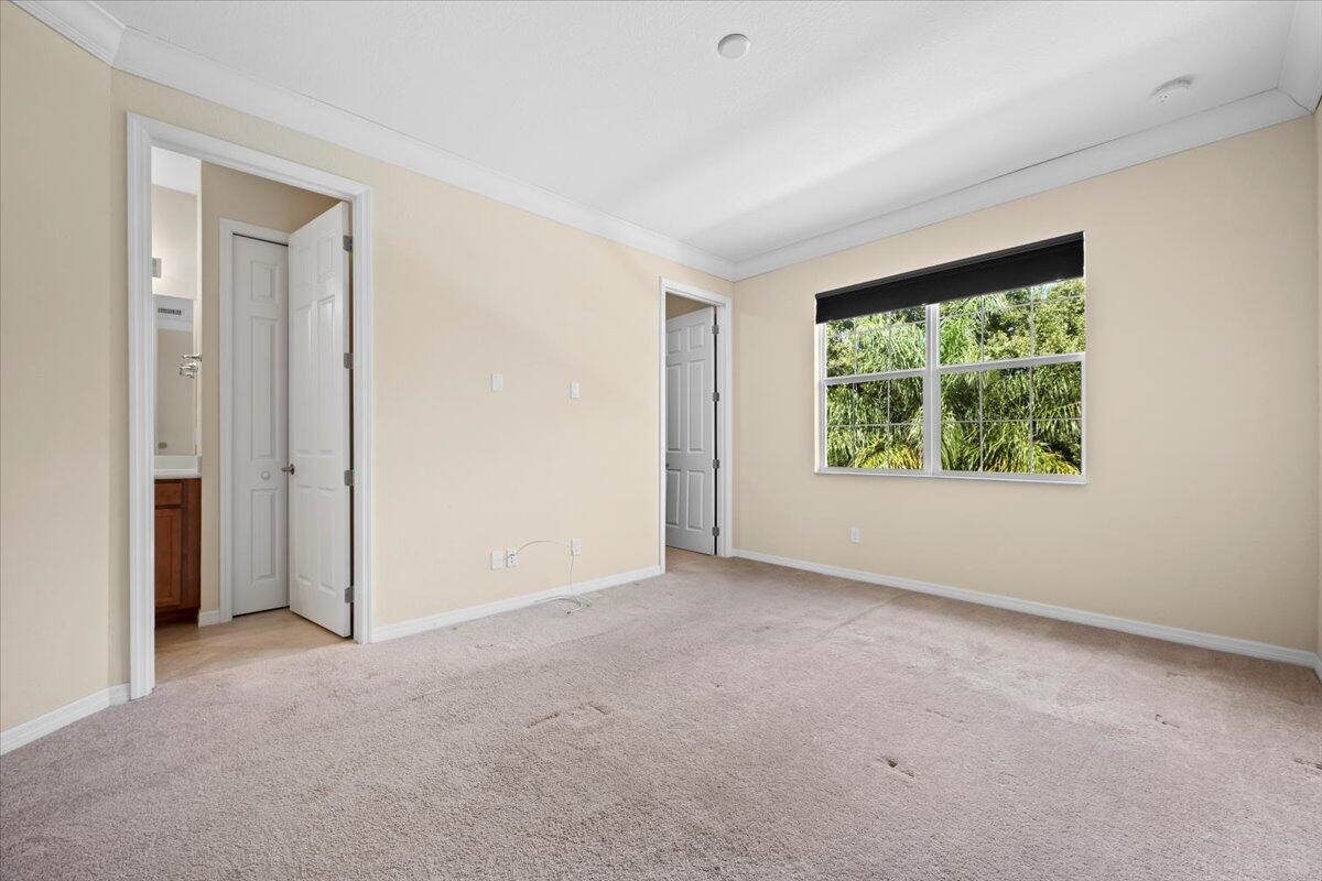 535 SW Glen Crest Way