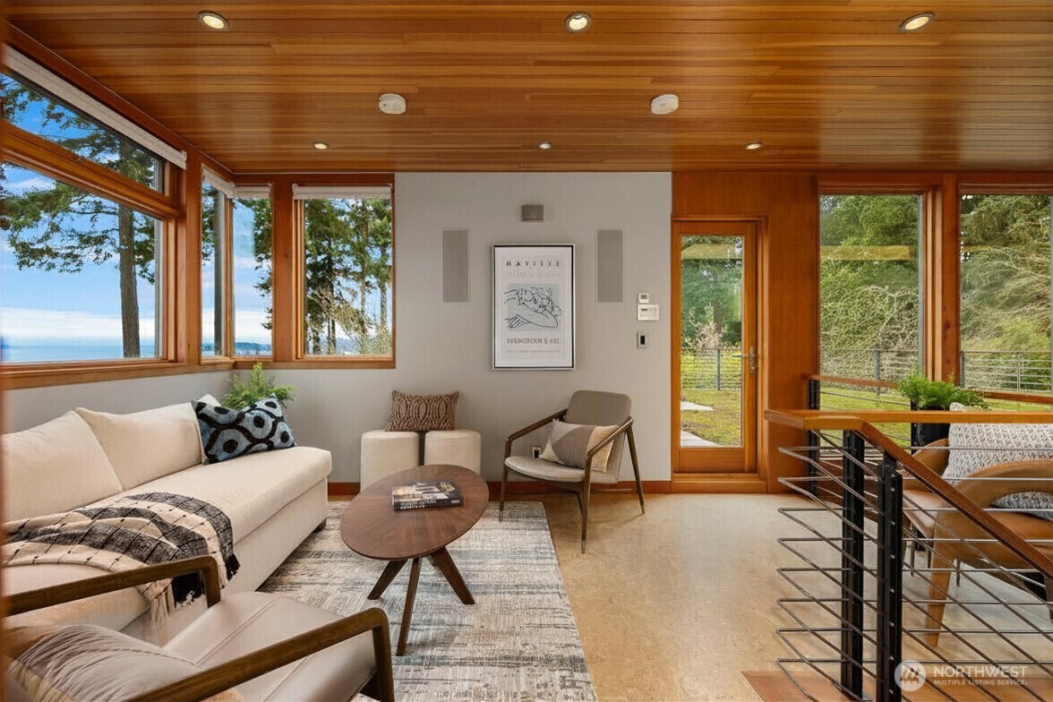 7268 Madrona Drive NE