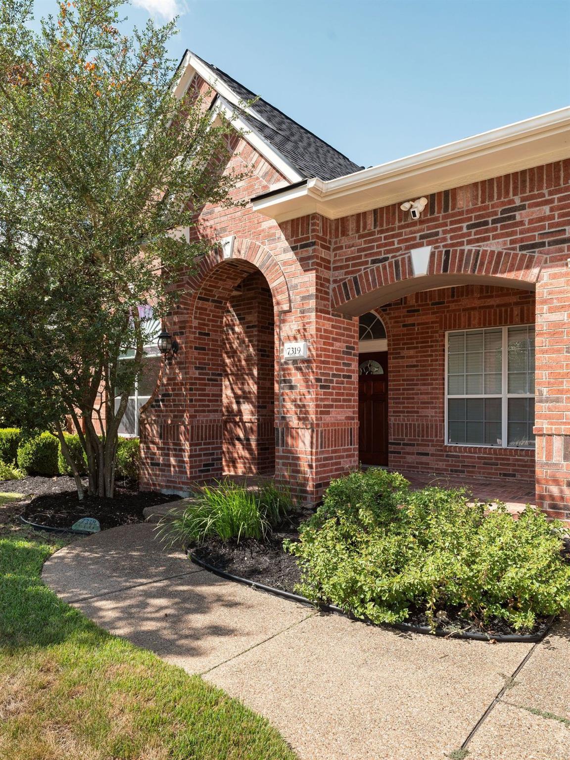 7319 Yaupon DR