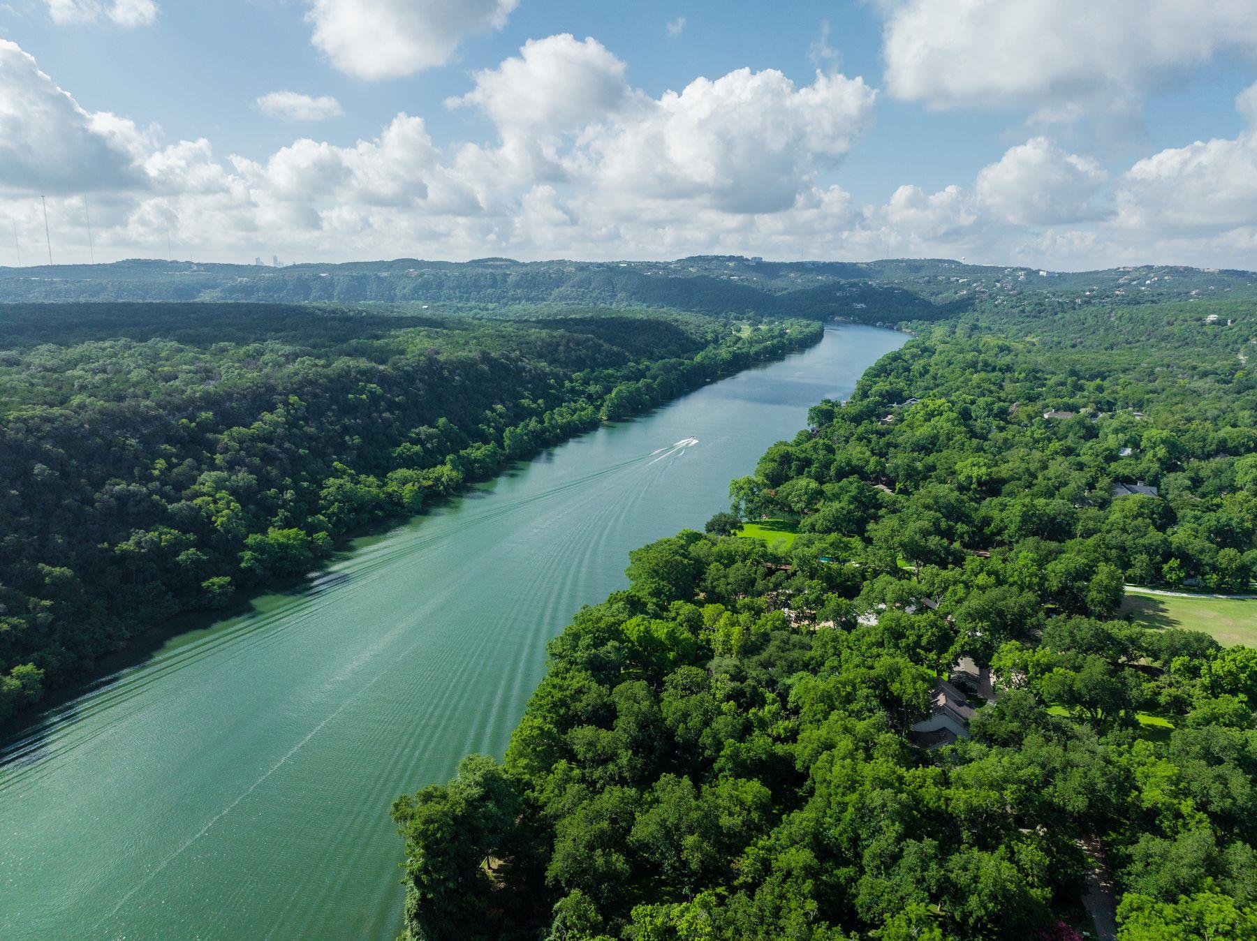 2701 River Hills RD