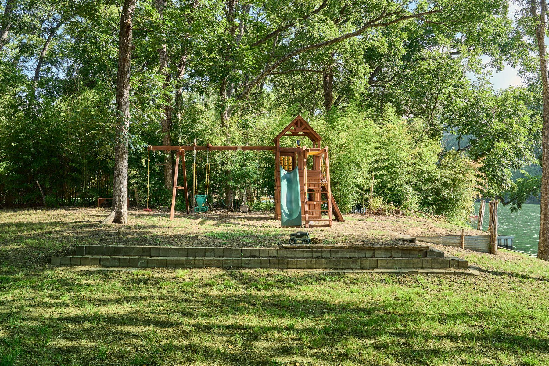 2701 River Hills RD