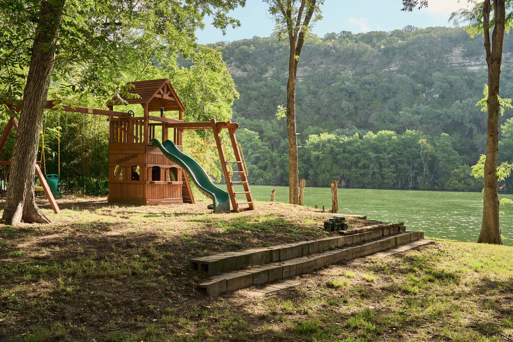 2701 River Hills RD