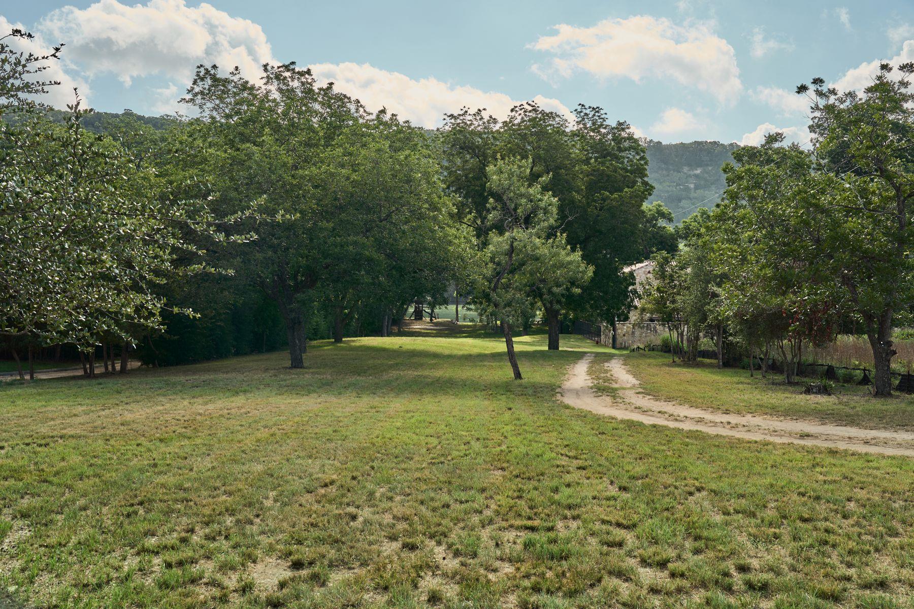 2701 River Hills RD