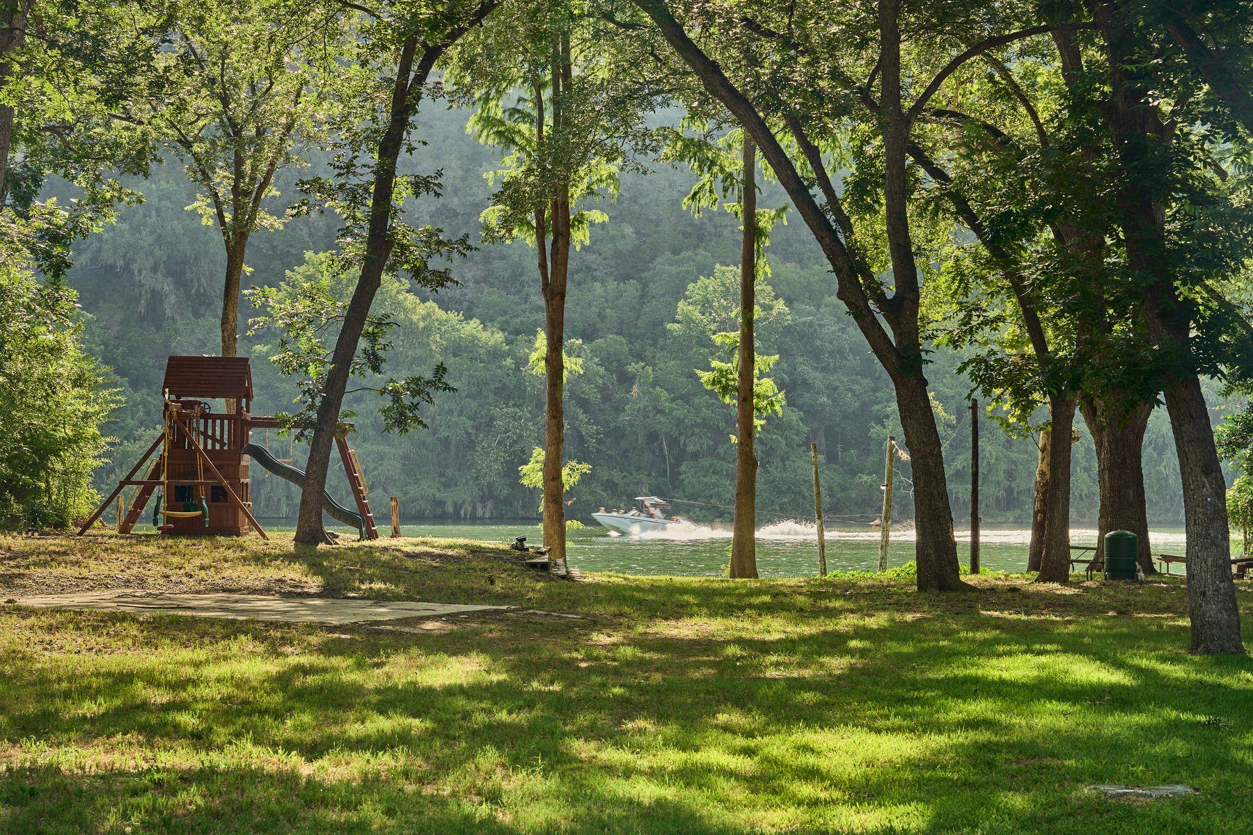 2701 River Hills RD