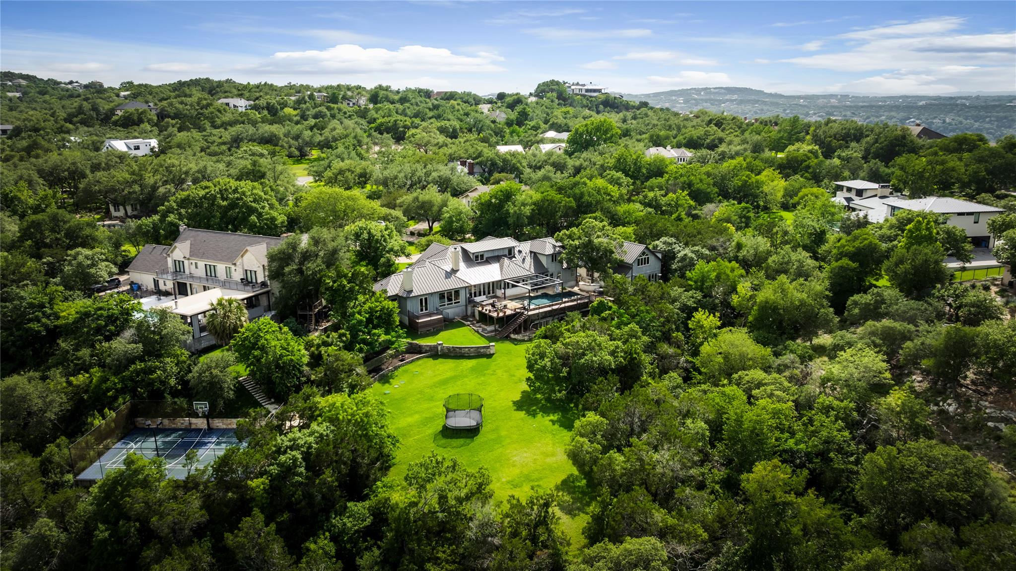 5 Clarendon LN