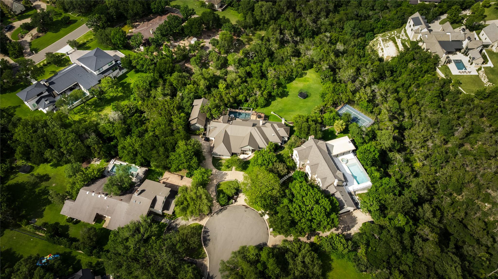 5 Clarendon LN