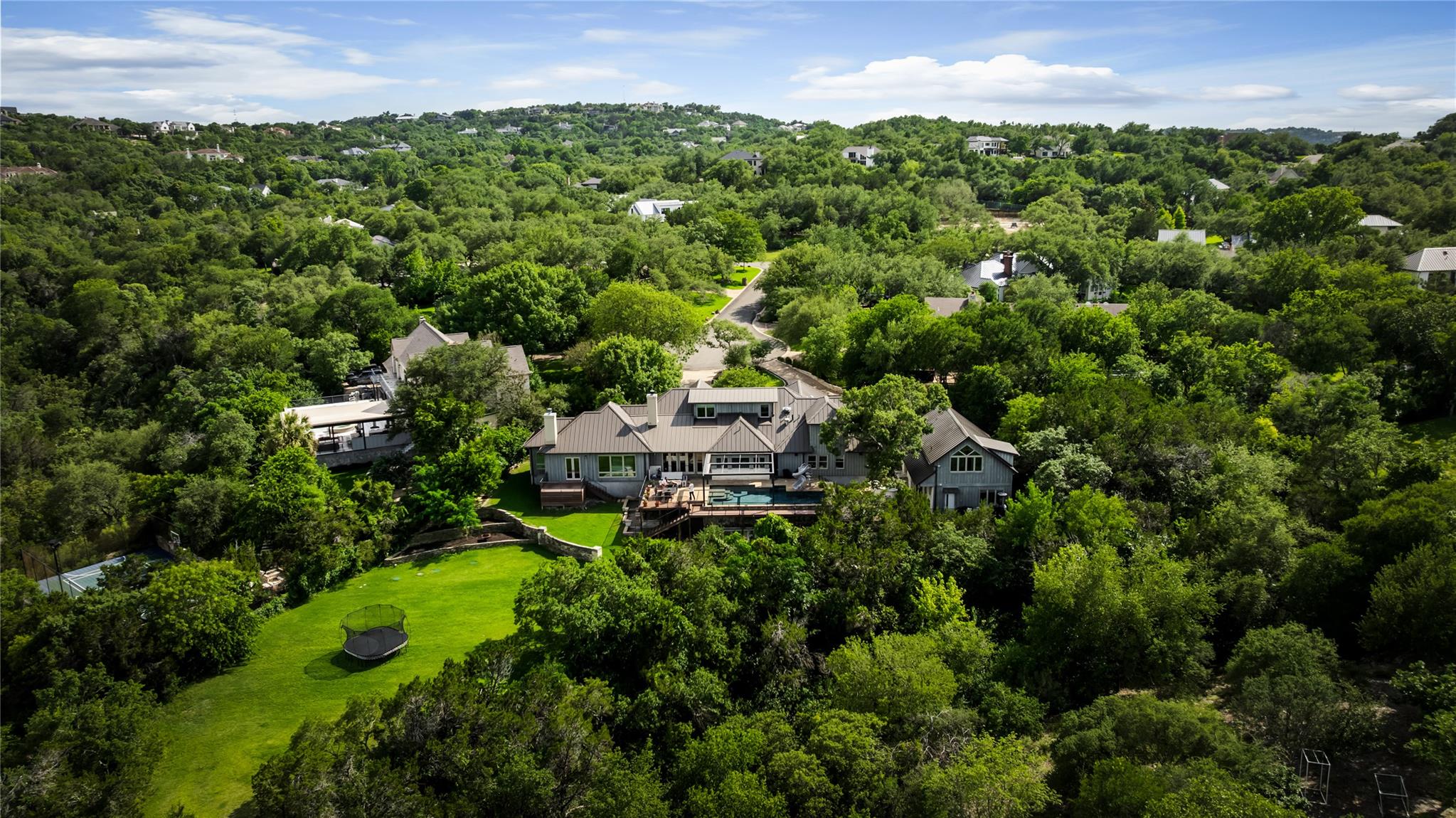 5 Clarendon LN