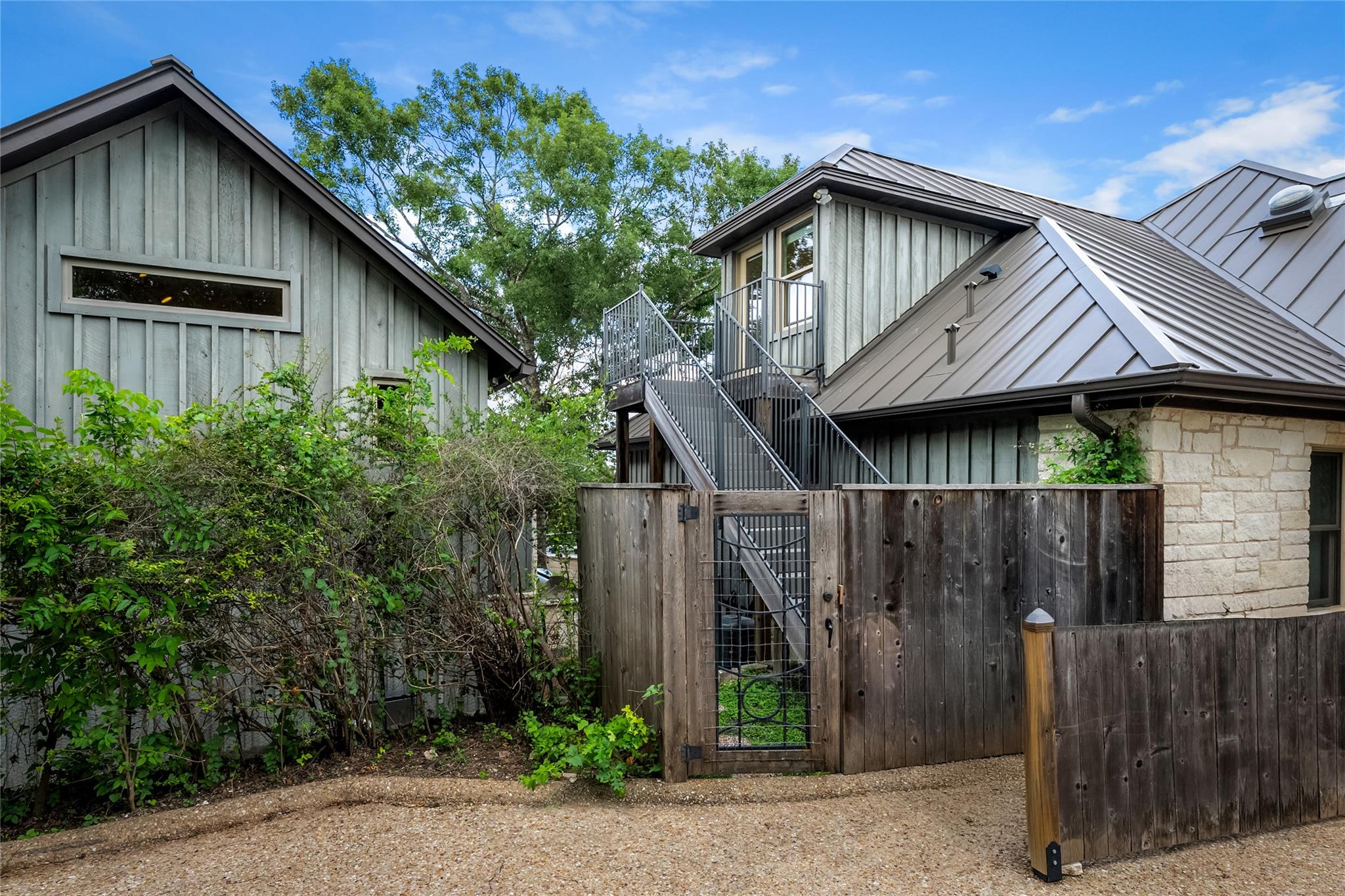 5 Clarendon LN