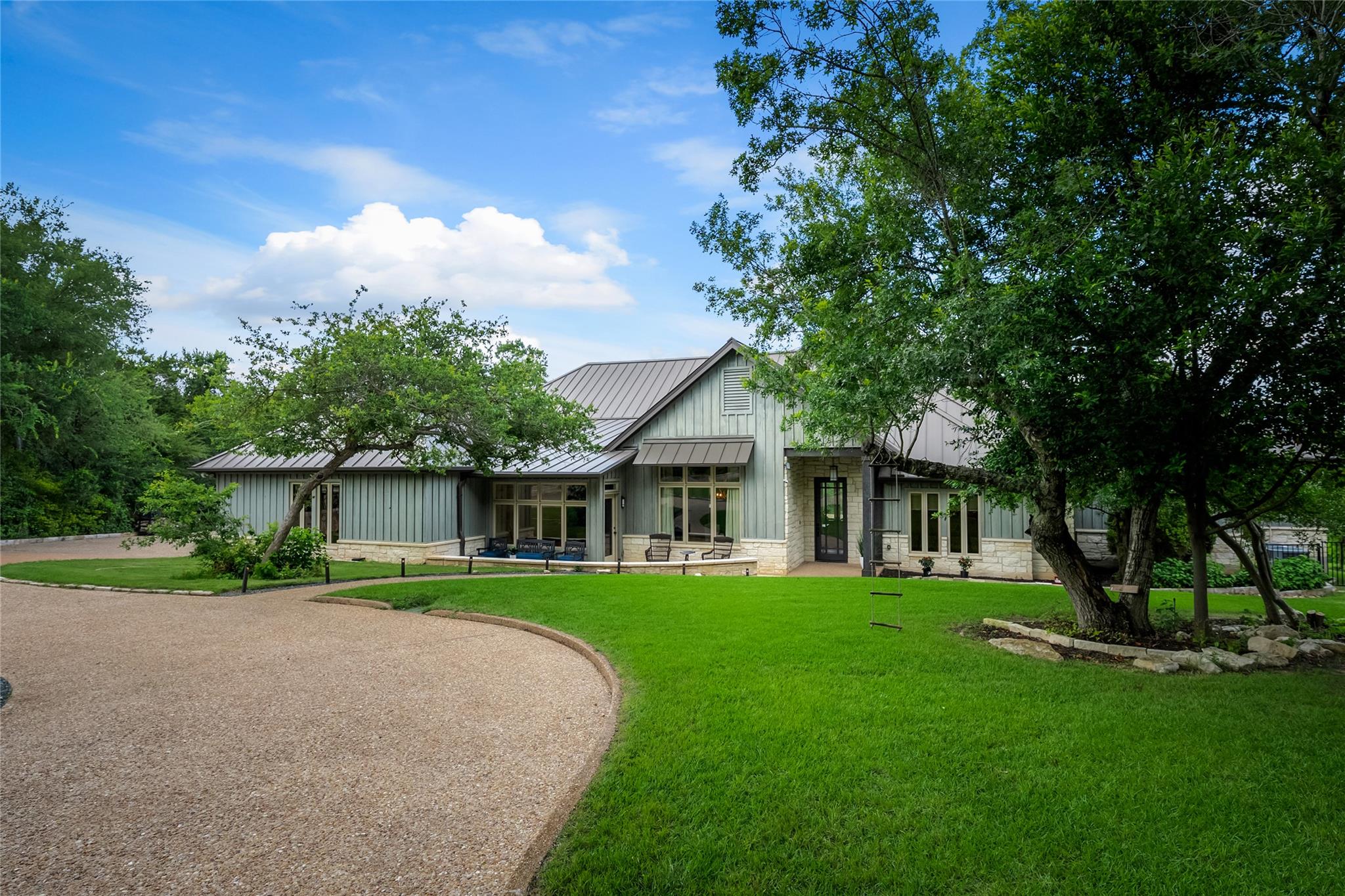 5 Clarendon LN