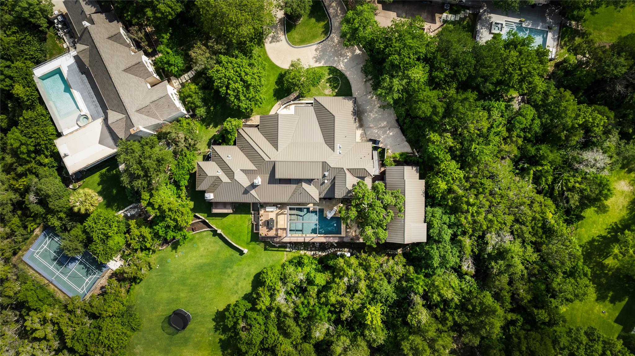 5 Clarendon LN