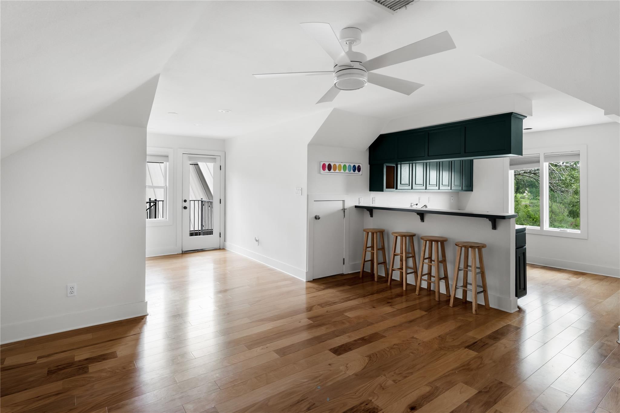 5 Clarendon LN