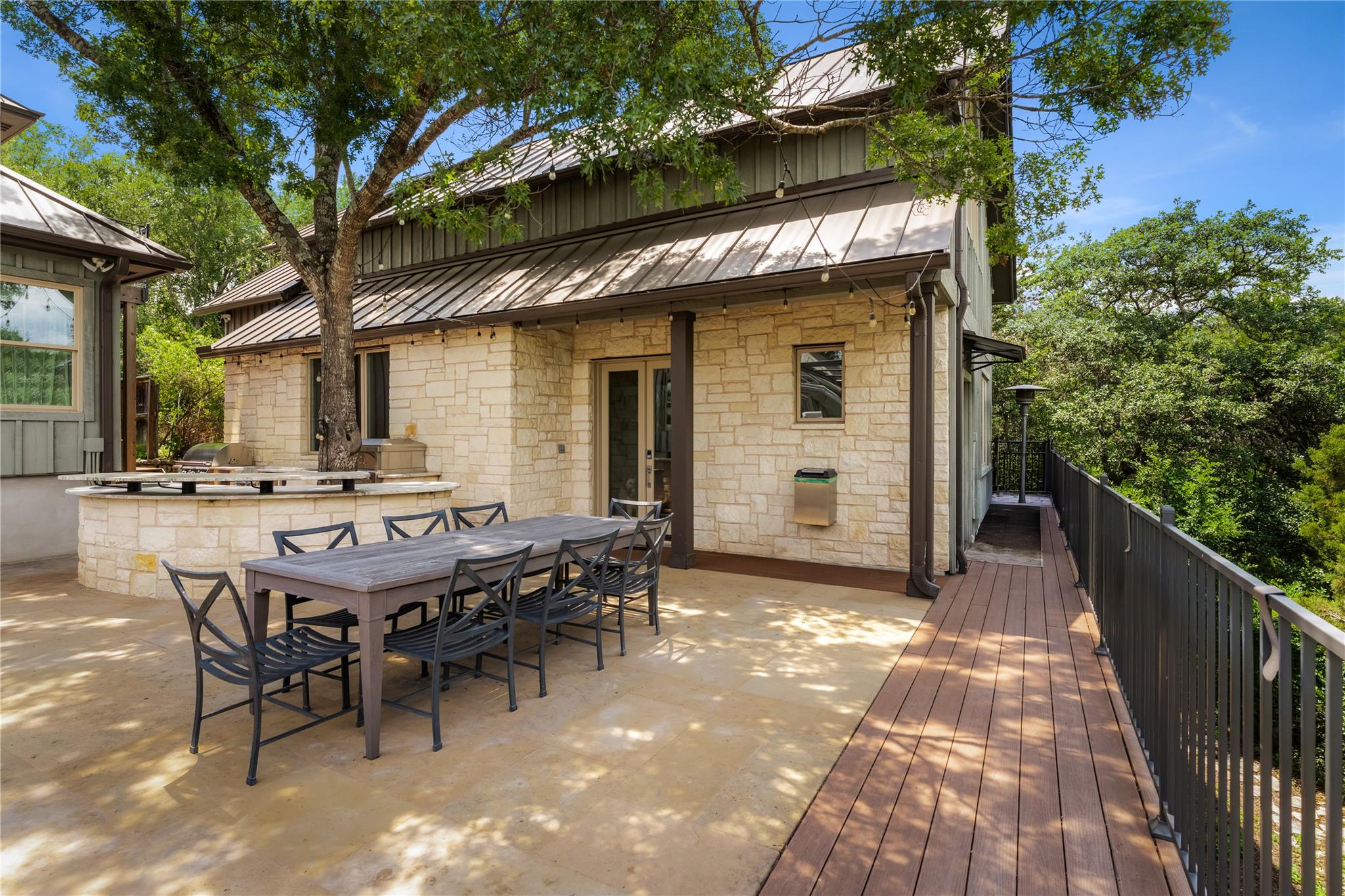 5 Clarendon LN