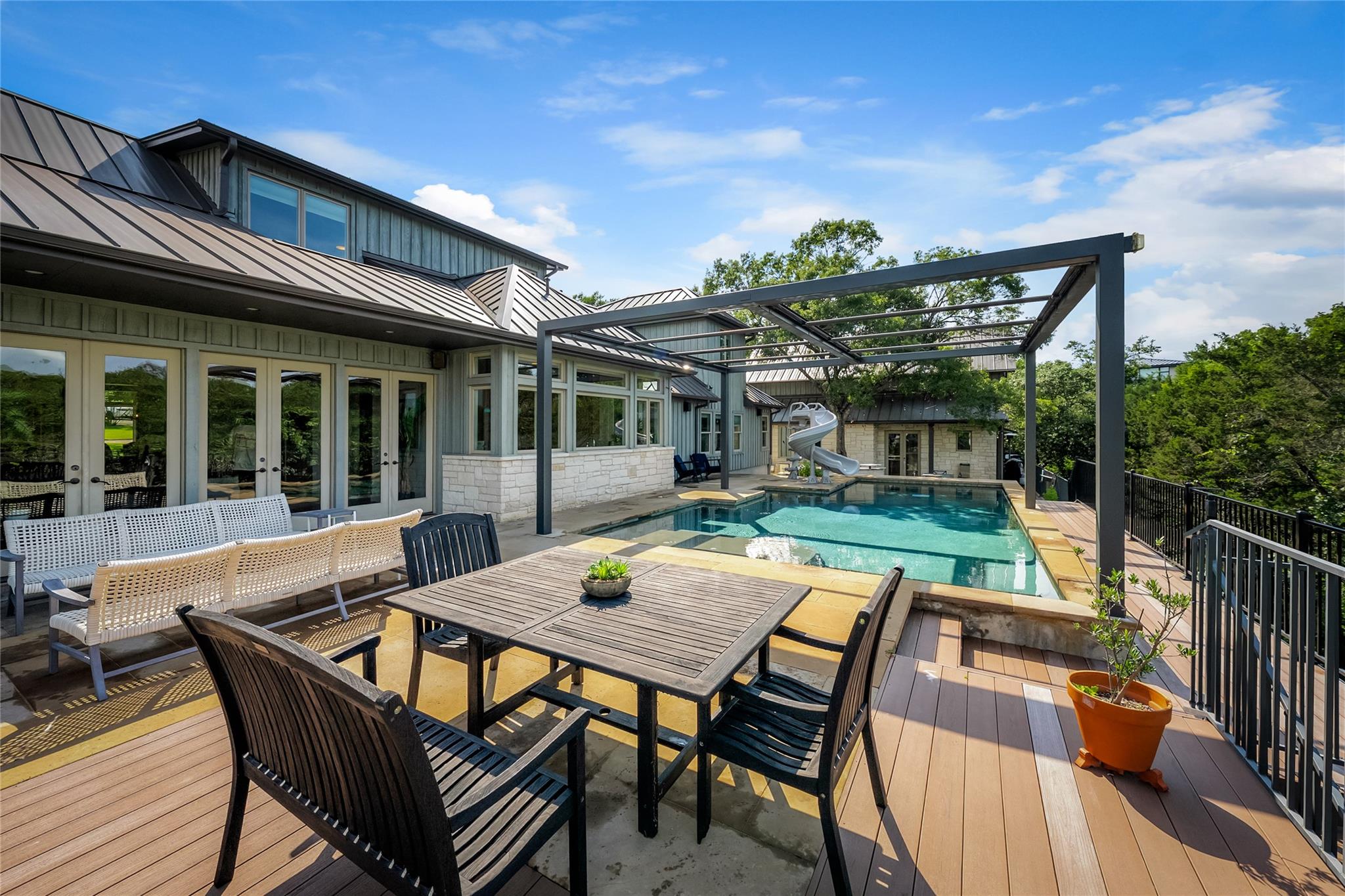 5 Clarendon LN