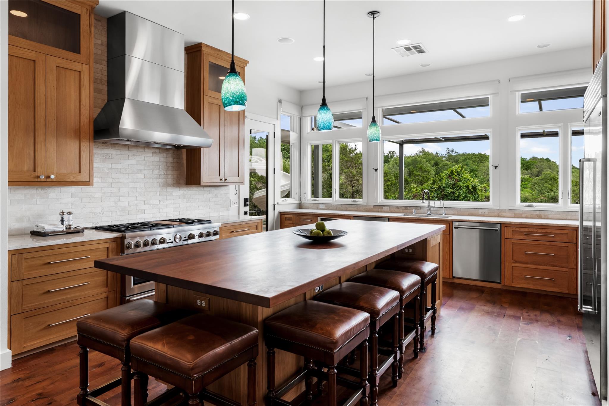 5 Clarendon LN