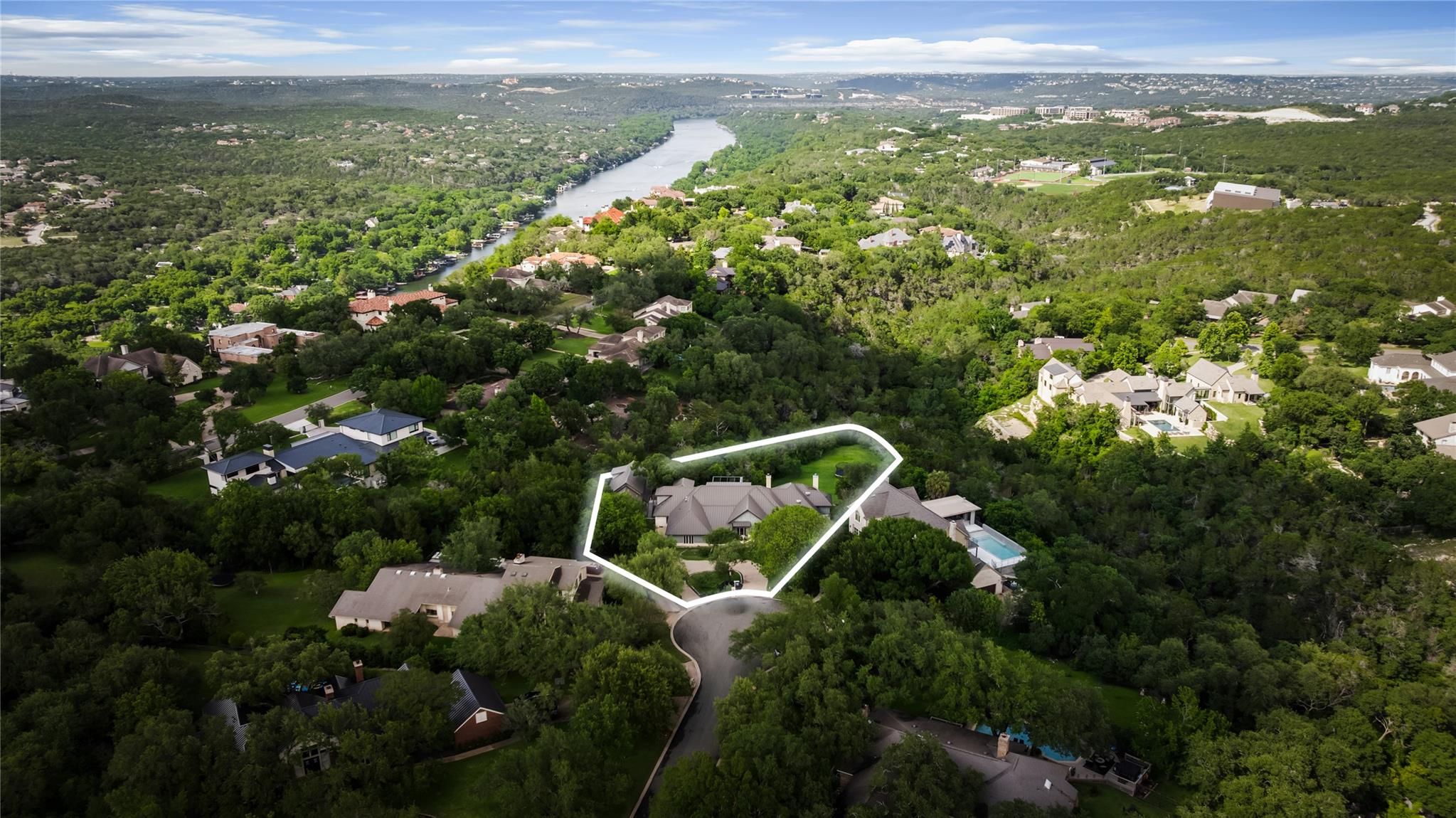 5 Clarendon LN