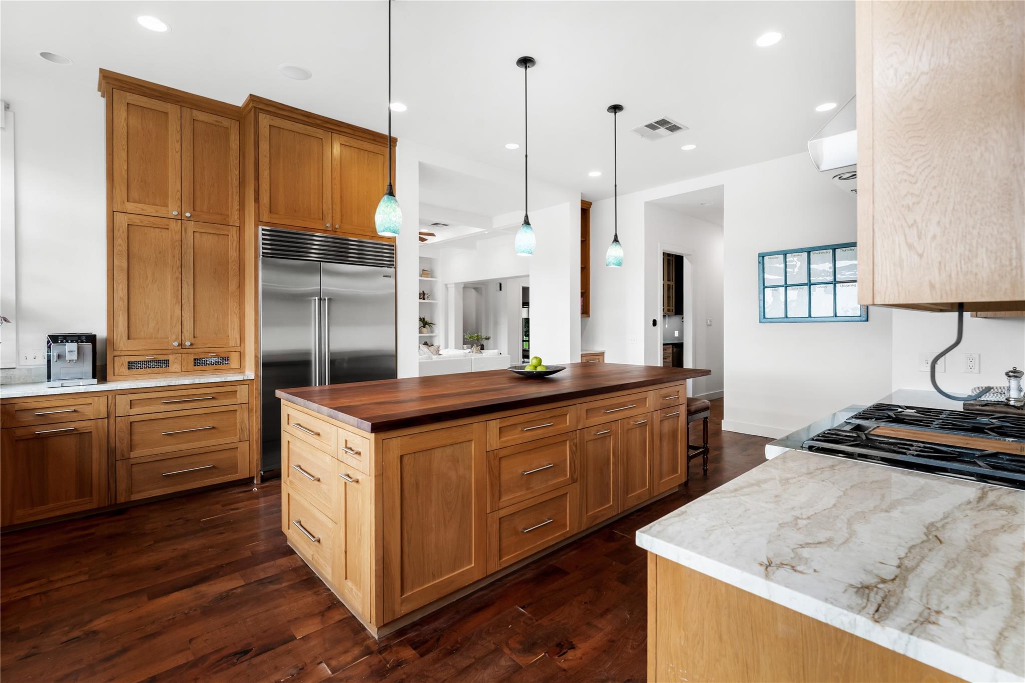 5 Clarendon LN