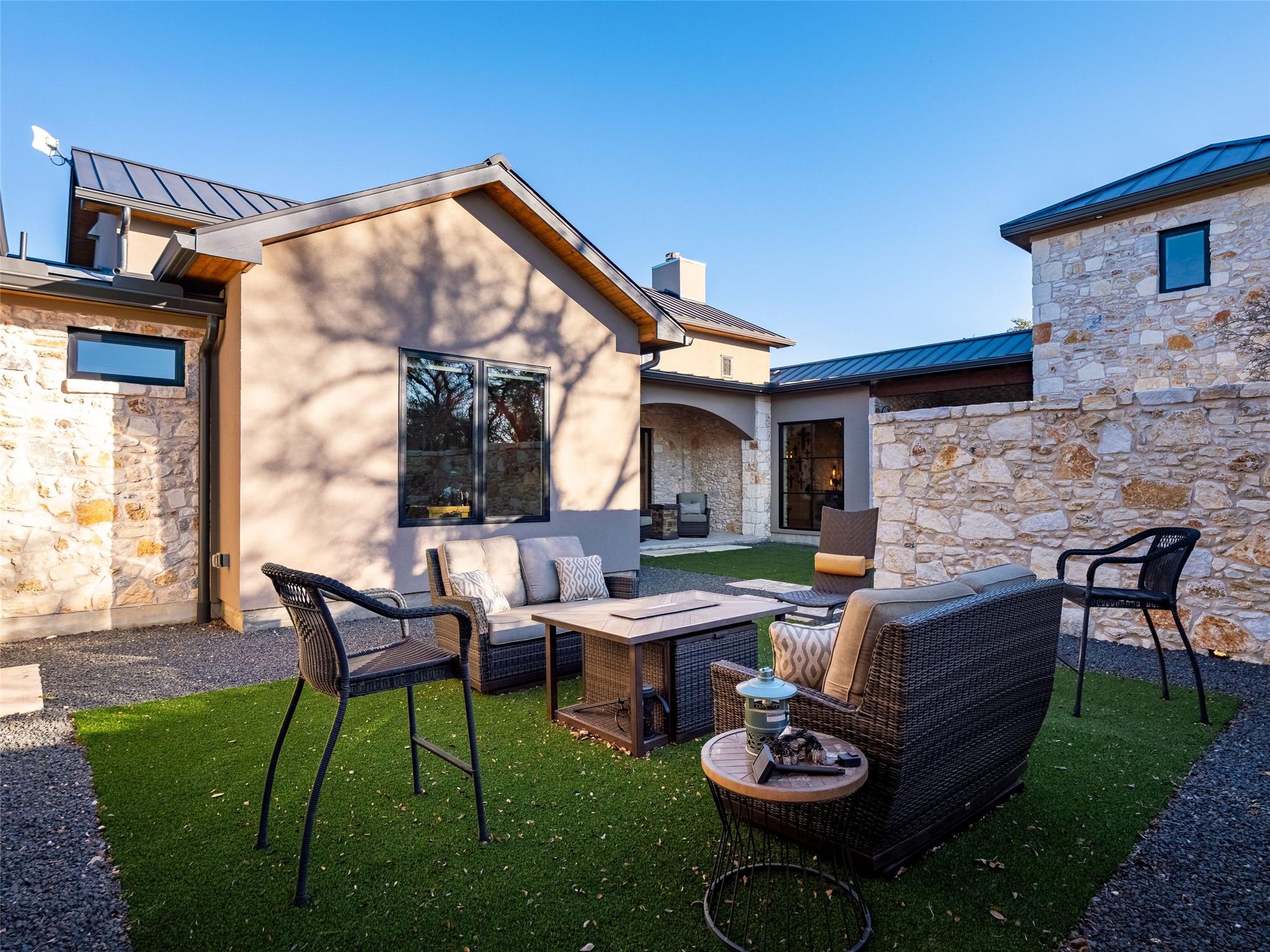 435 Gardenia DR