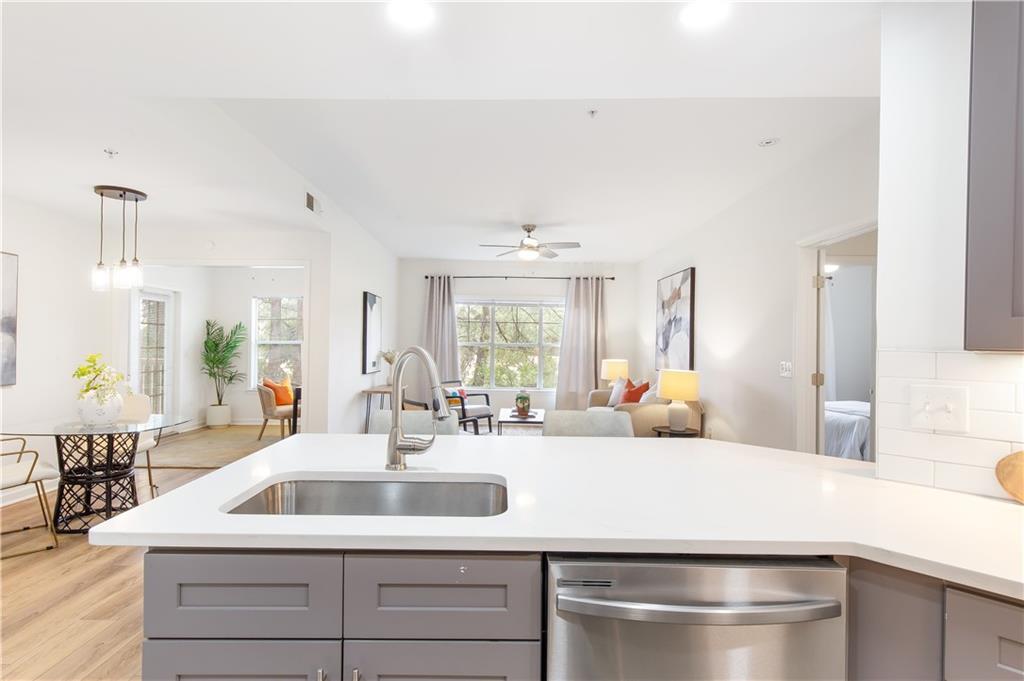 2700 Pine Tree Road NE Unit 2201