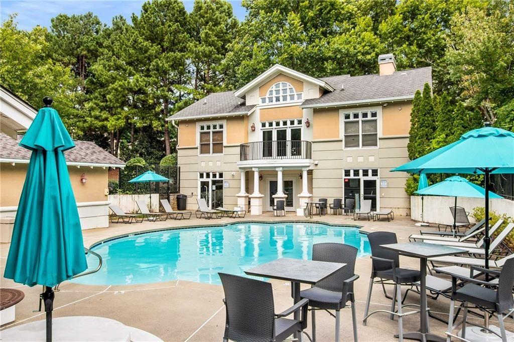 2700 Pine Tree Road NE Unit 2201