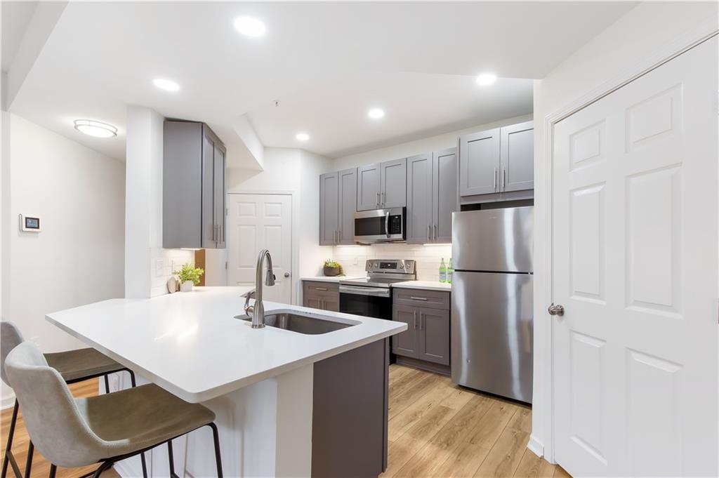 2700 Pine Tree Road NE Unit 2201