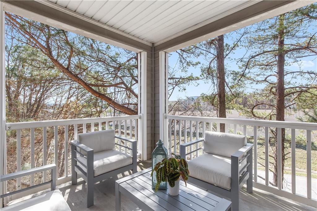 2700 Pine Tree Road NE Unit 2201