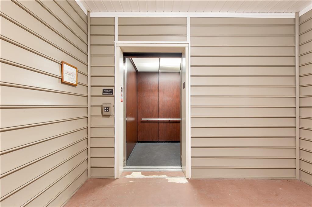 2700 Pine Tree Road NE Unit 2201