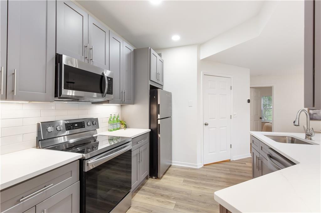 2700 Pine Tree Road NE Unit 2201