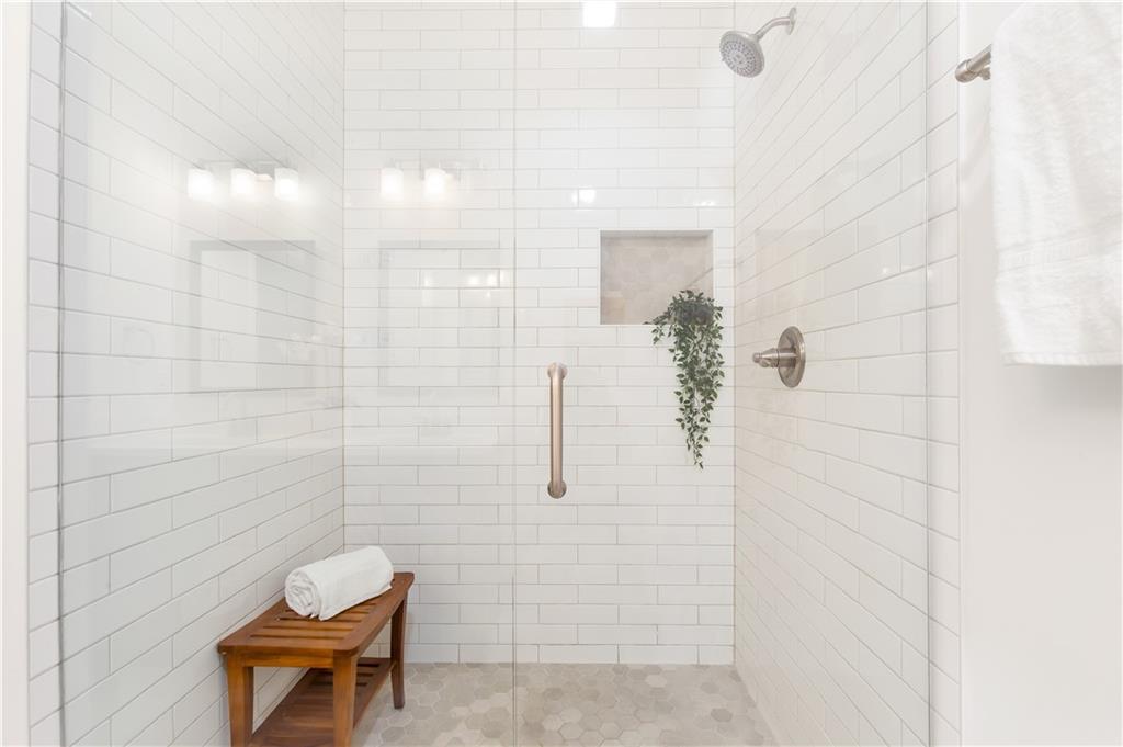 2700 Pine Tree Road NE Unit 2201