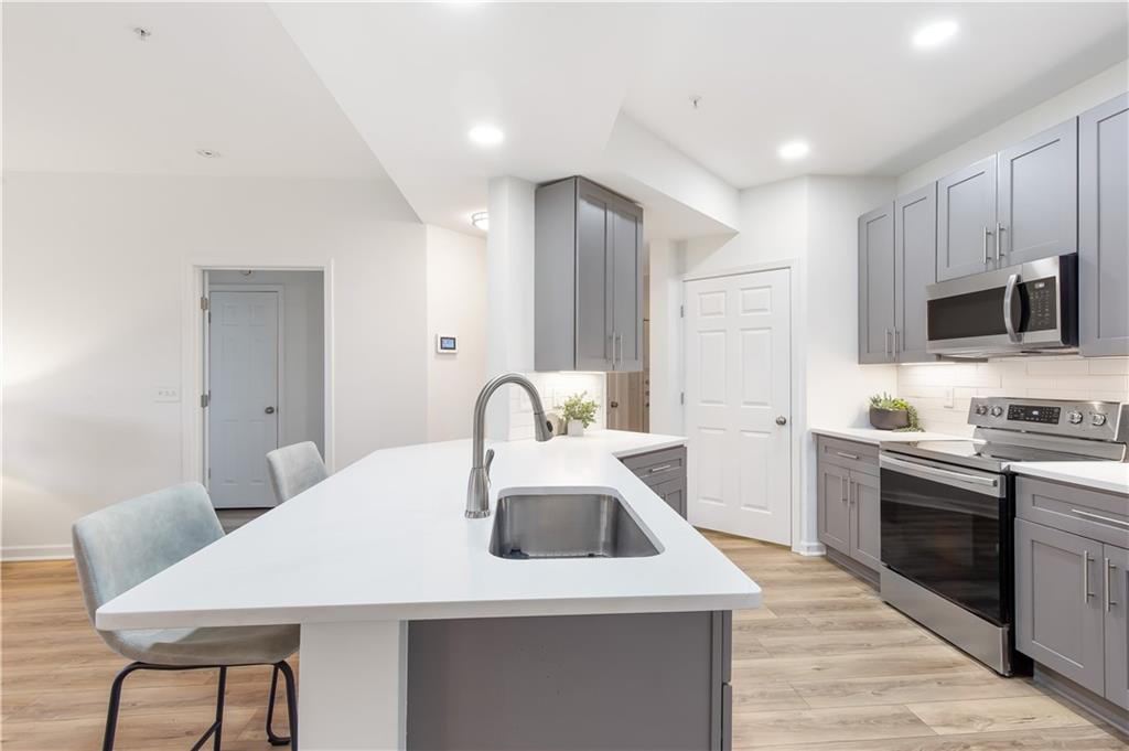 2700 Pine Tree Road NE Unit 2201