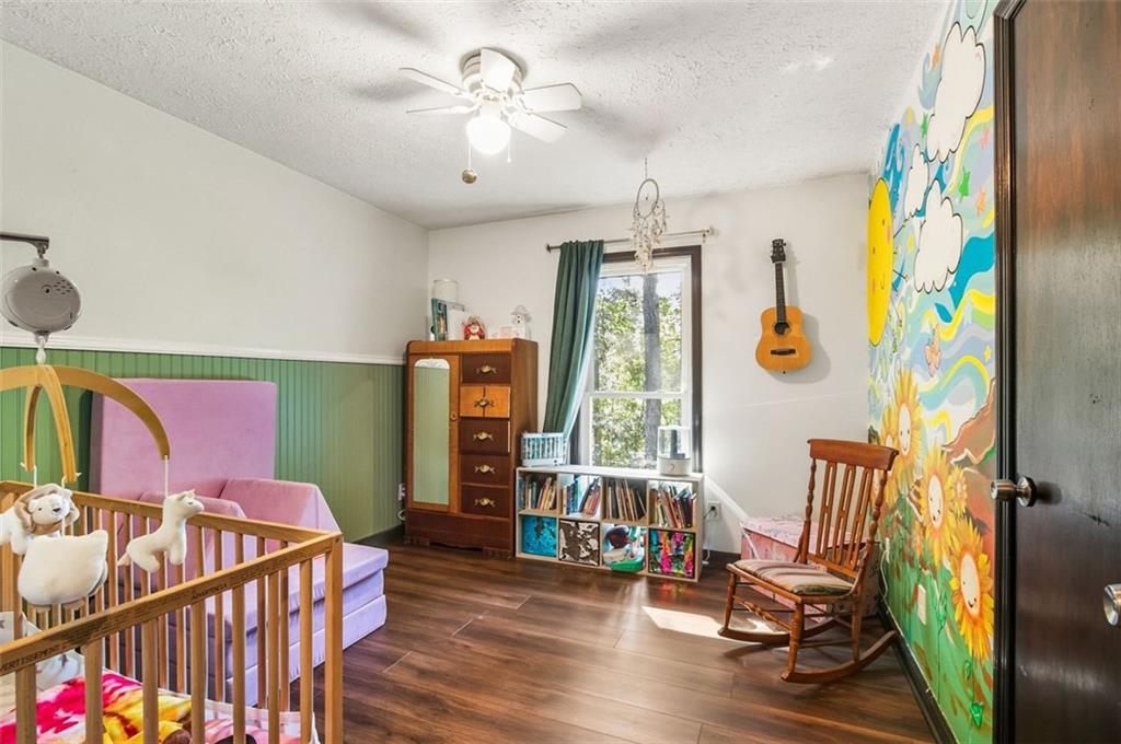 161 W Mountain Oak Street