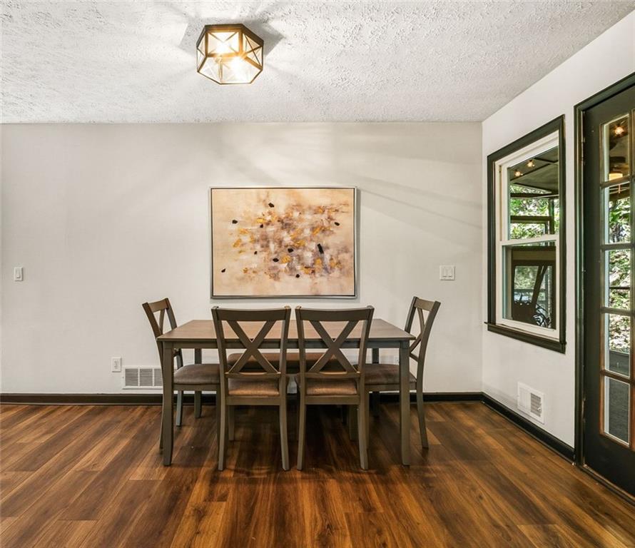 161 W Mountain Oak Street