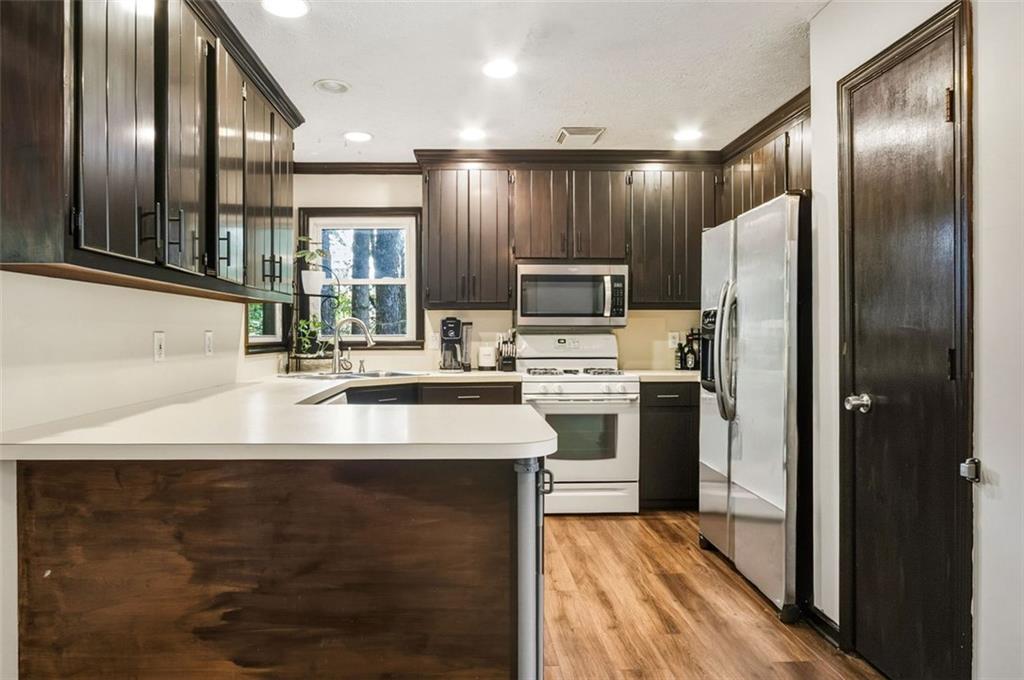 161 W Mountain Oak Street