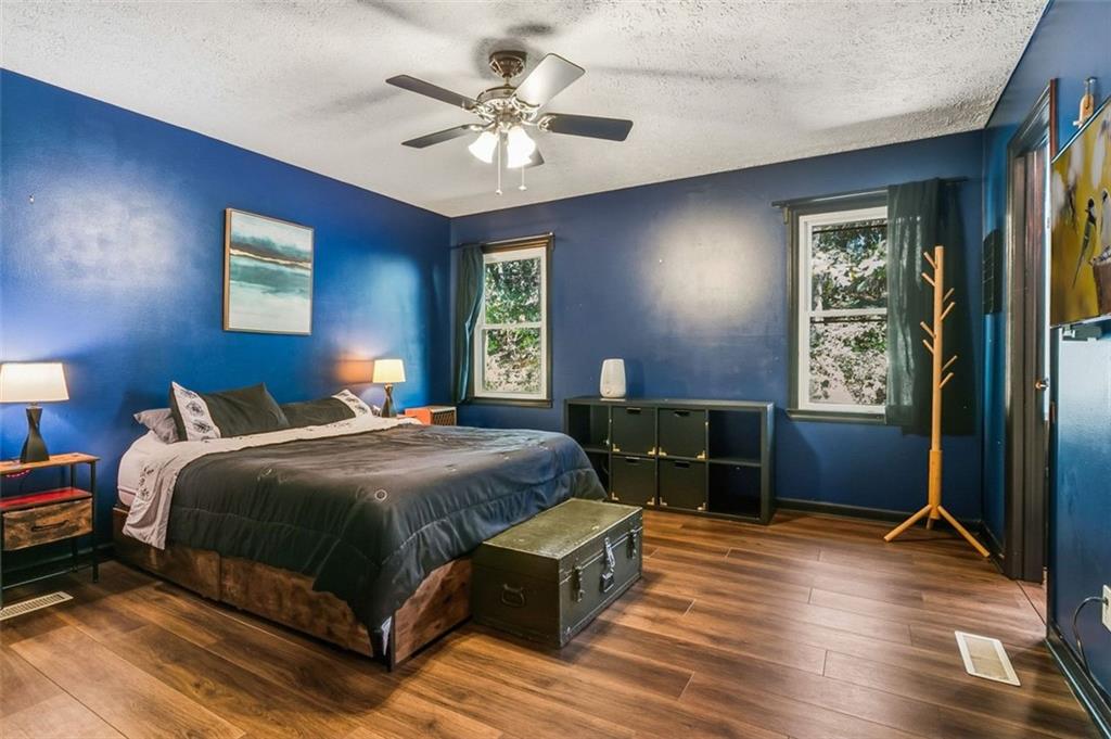 161 W Mountain Oak Street