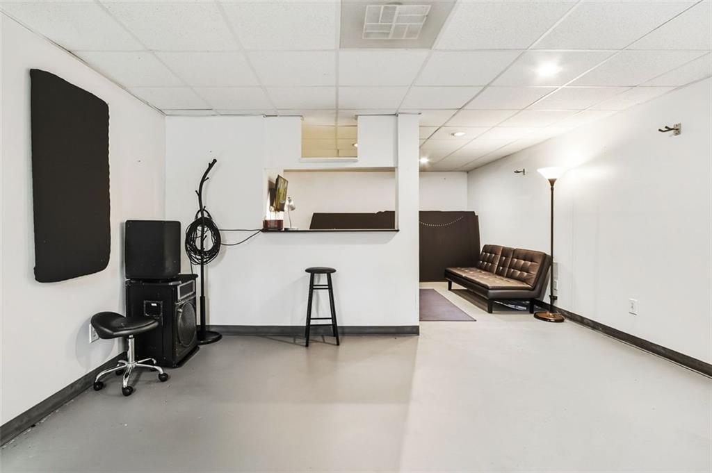 161 W Mountain Oak Street