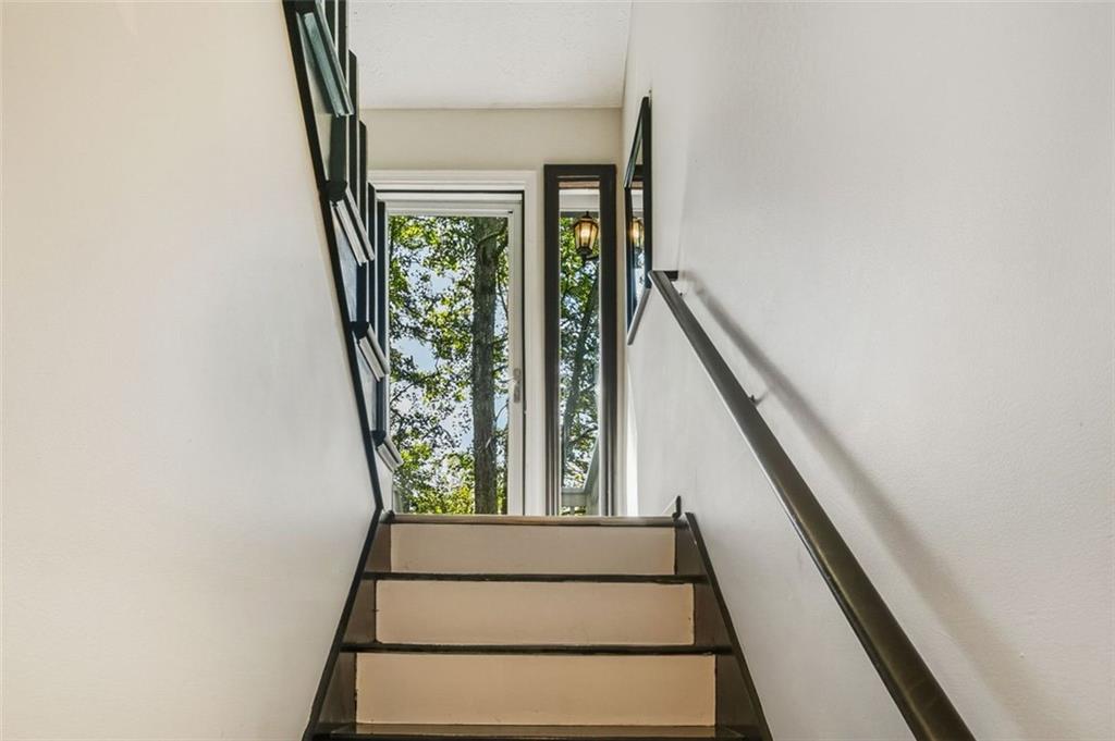 161 W Mountain Oak Street