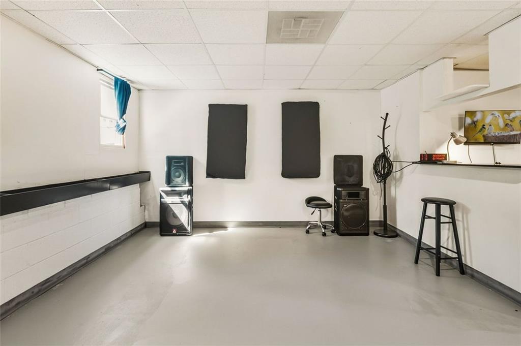 161 W Mountain Oak Street