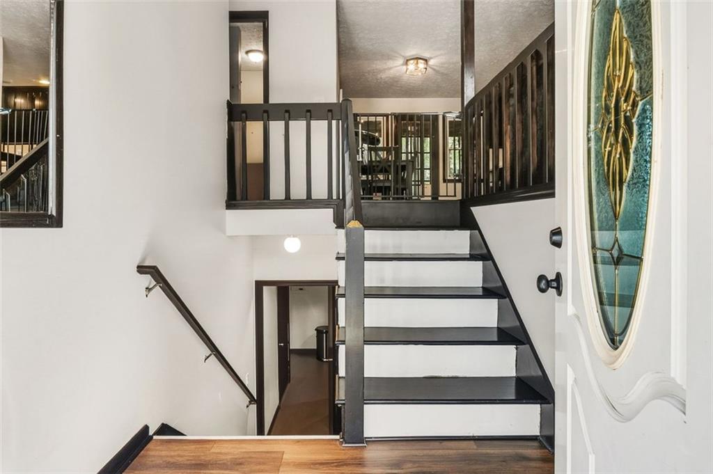 161 W Mountain Oak Street