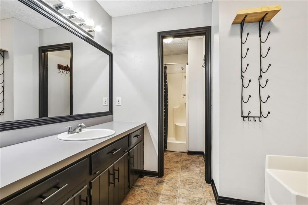 161 W Mountain Oak Street