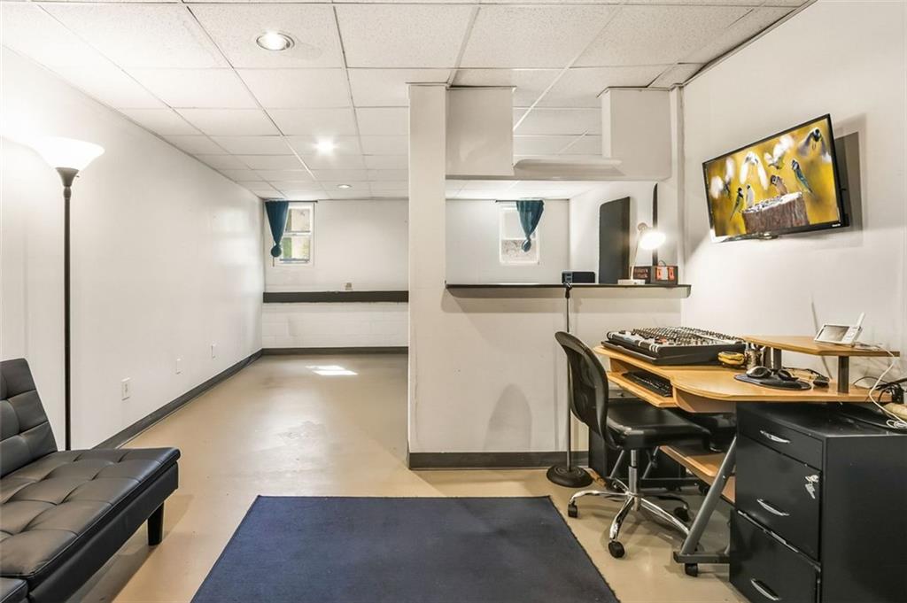 161 W Mountain Oak Street