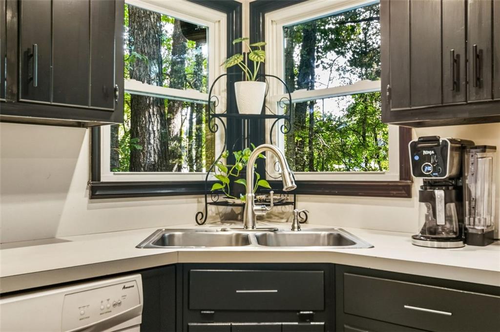 161 W Mountain Oak Street