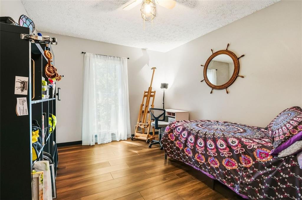 161 W Mountain Oak Street