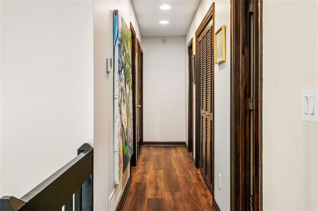 161 W Mountain Oak Street