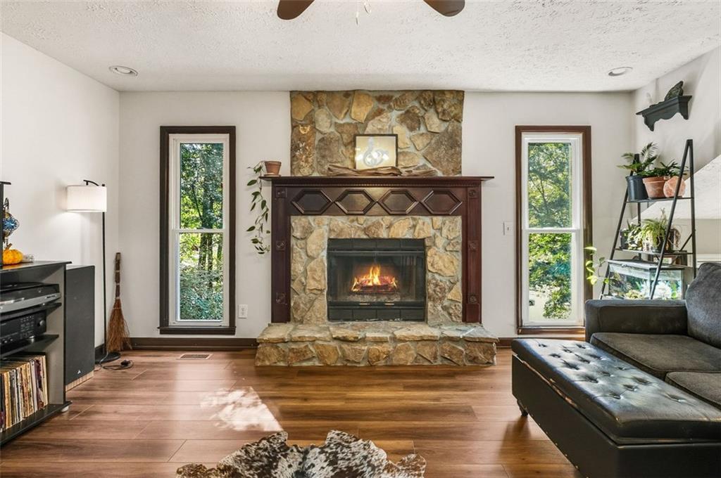 161 W Mountain Oak Street