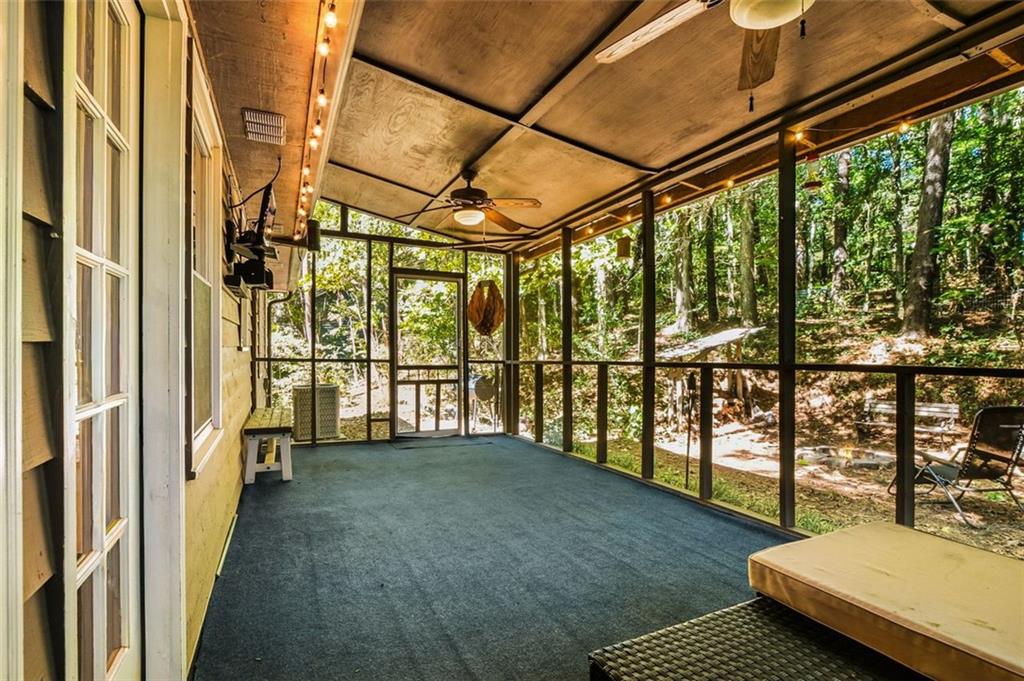 161 W Mountain Oak Street