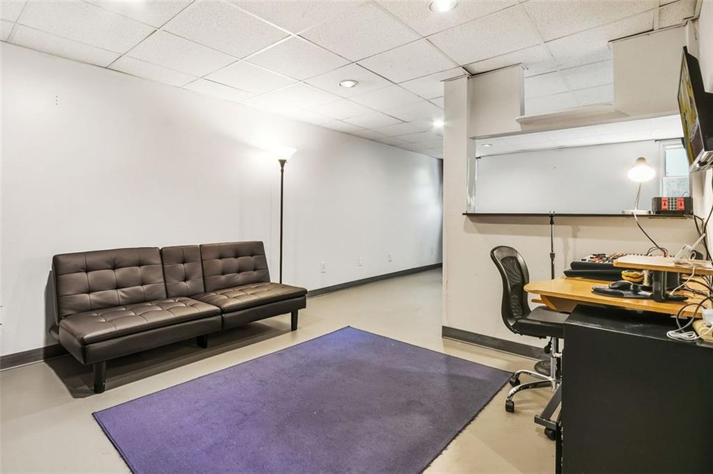 161 W Mountain Oak Street